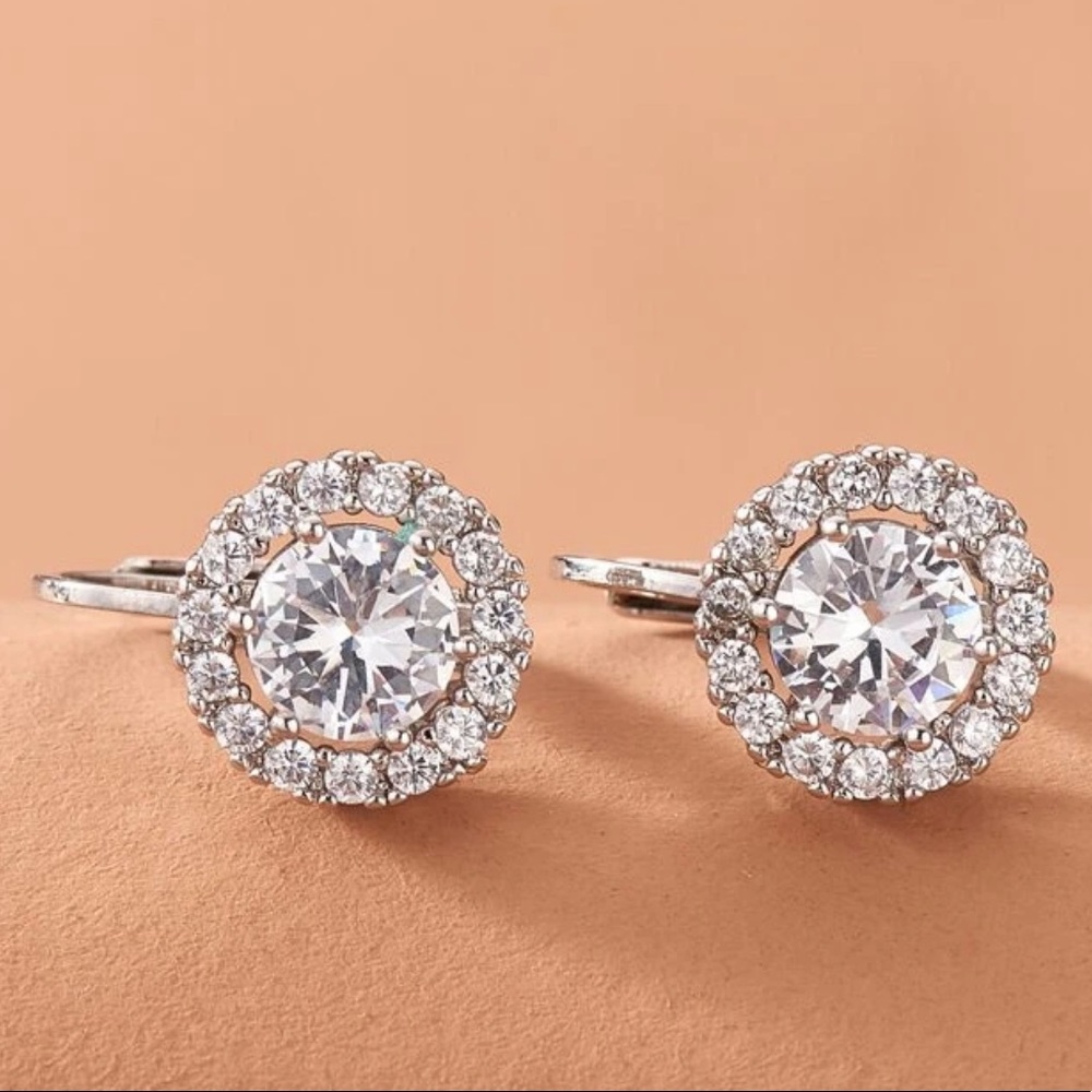 New Beautiful Round Diamond studs - Picture 2 of 4